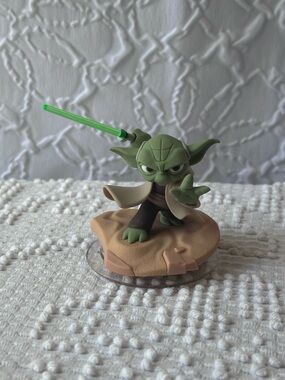 Disney Infinity 3.0 Star Wars Yoda Master Jedi Figure  - 2.5 in. 1000202 Game On